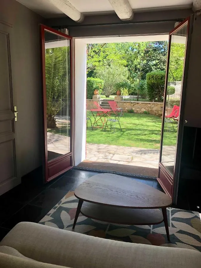 B&B Villa Roumanille Aix-en-Provence Alojamento de Acomodação e Pequeno-almoço